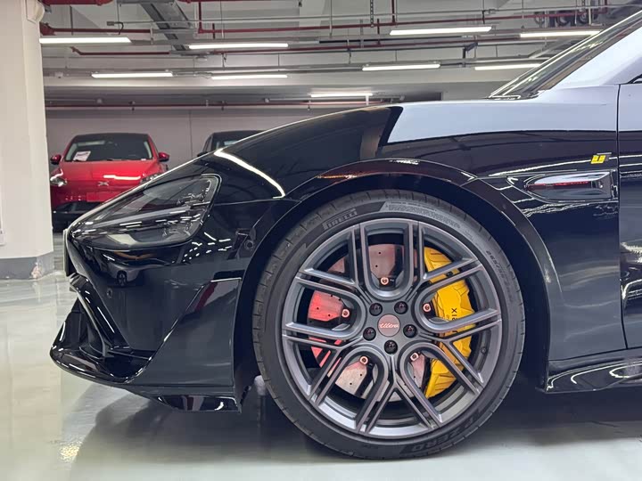 Фото 4 - Xiaomi SU7 Ultra