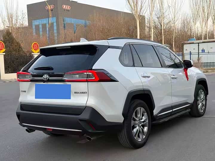 Фото 4 - Toyota Wildlander