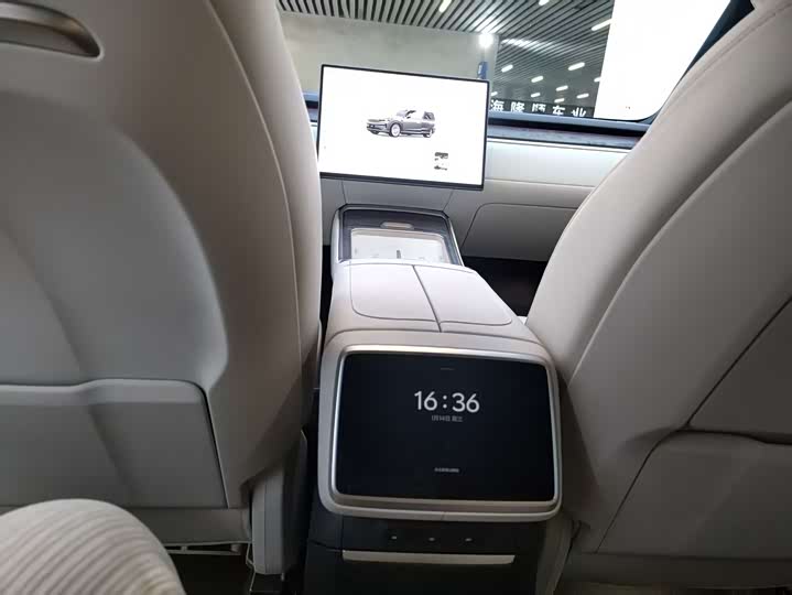 Фото 6 - Nio Onvo L90