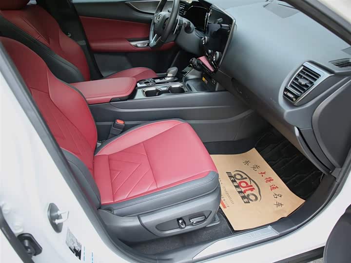 Фото 7 - Lexus NX