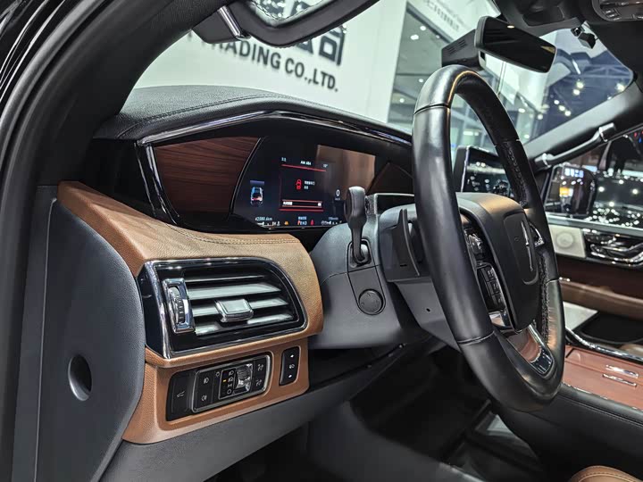 Фото 5 - Lincoln Navigator