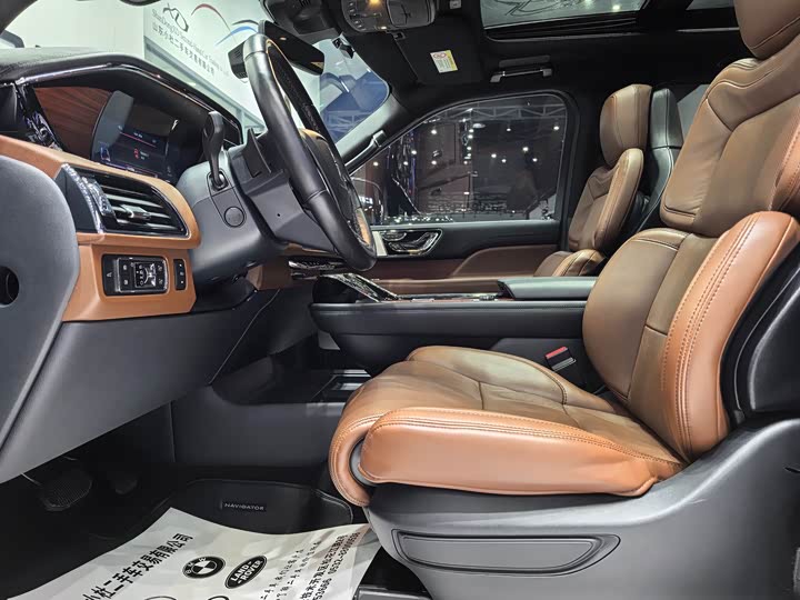 Фото 6 - Lincoln Navigator