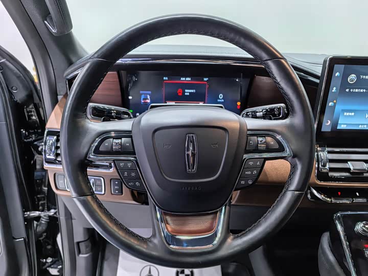 Фото 9 - Lincoln Navigator