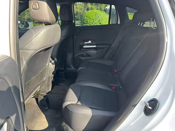 Фото 6 - Mercedes-Benz GLA-Class