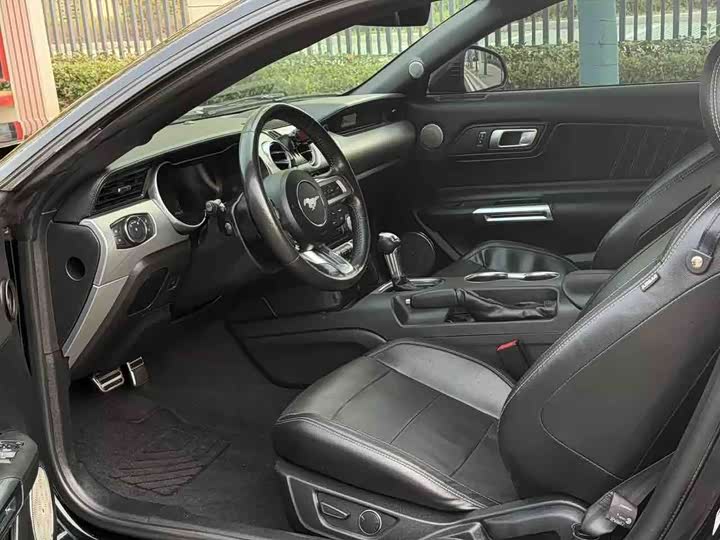 Фото 6 - Ford Mustang