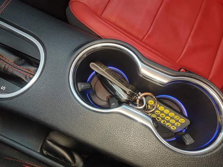 Фото 9 - Ford Mustang