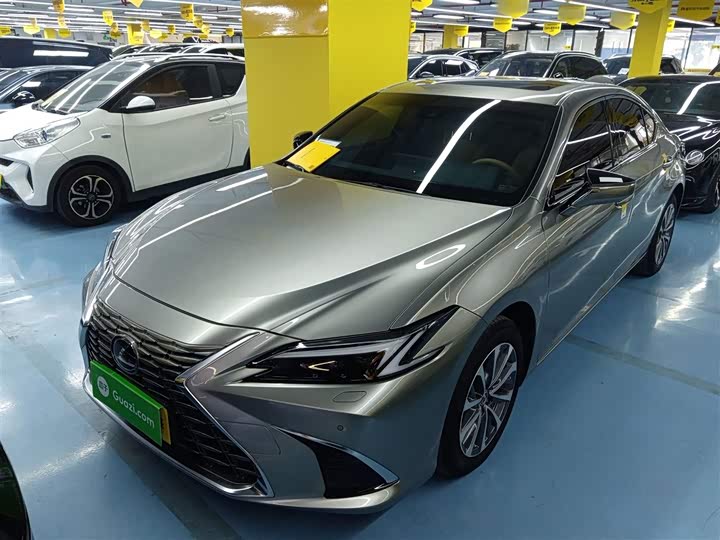 Фото 2 - Lexus ES