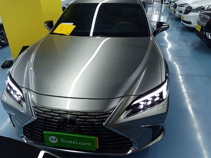 Фото 3 - Lexus ES