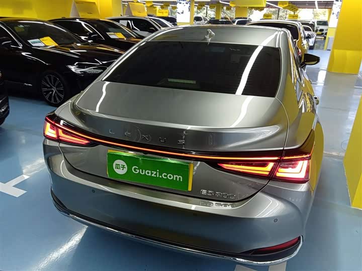 Фото 6 - Lexus ES