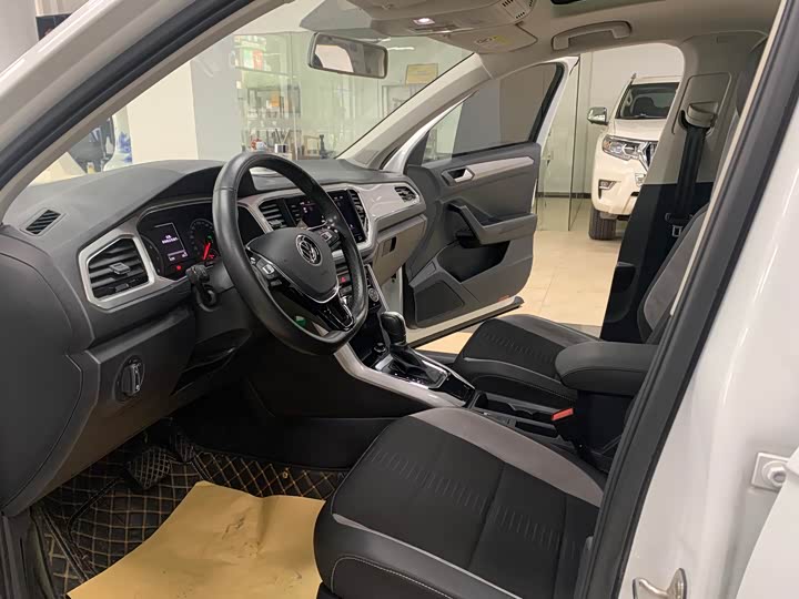 Фото 9 - Volkswagen T-Roc