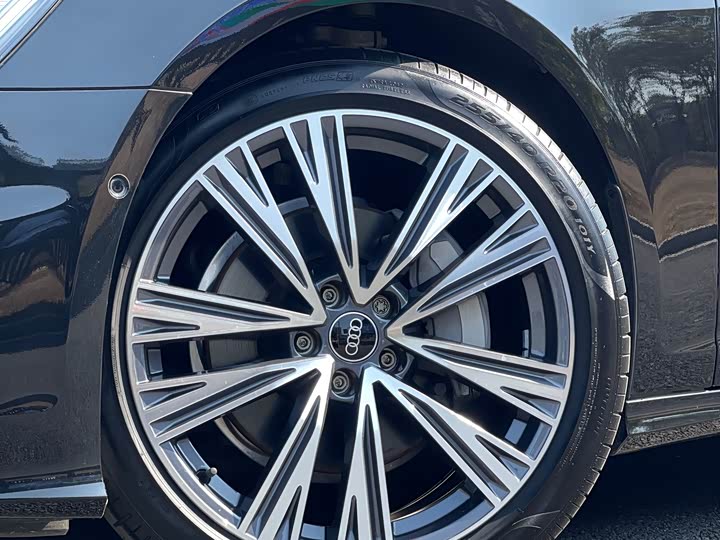 Фото 6 - Audi A6L