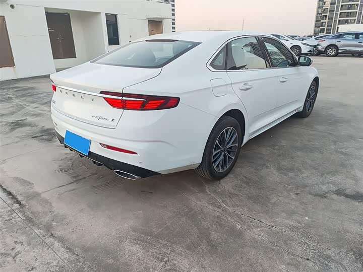 Фото 9 - Geely Preface