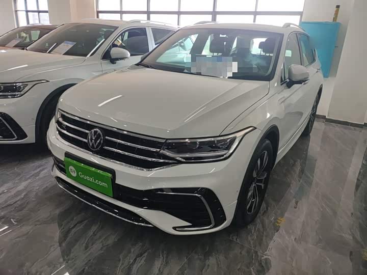 Фото 1 - Volkswagen Tiguan L Pro