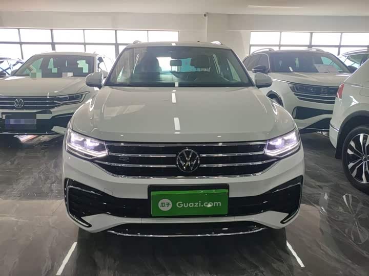 Фото 3 - Volkswagen Tiguan L Pro