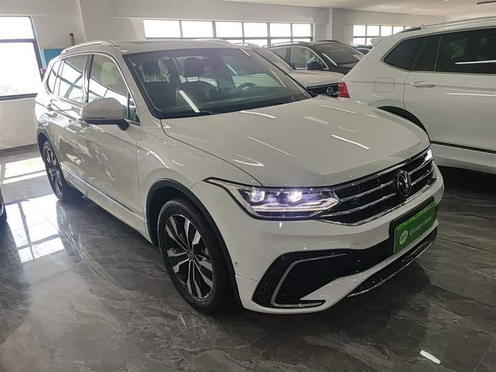 Фото 4 - Volkswagen Tiguan L Pro