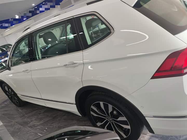 Фото 5 - Volkswagen Tiguan L Pro