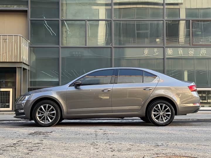 Фото 3 - Skoda Octavia Pro