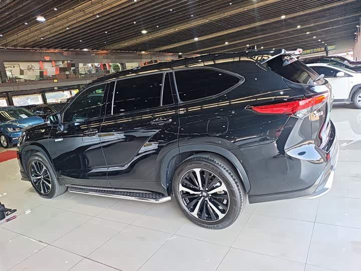 Фото 5 - Toyota Crown Kluger