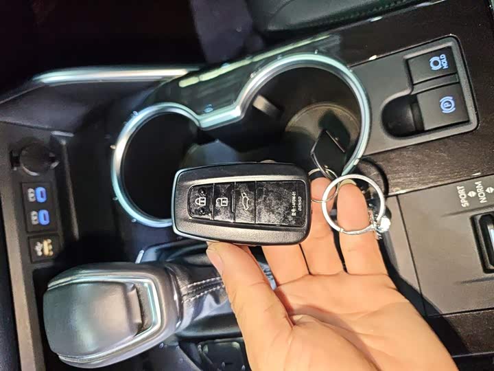 Фото 9 - Toyota Crown Kluger