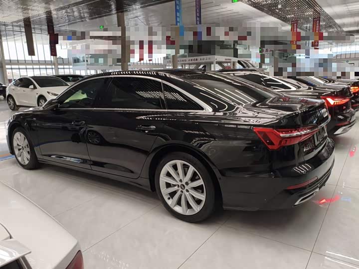 Фото 5 - Audi A6L