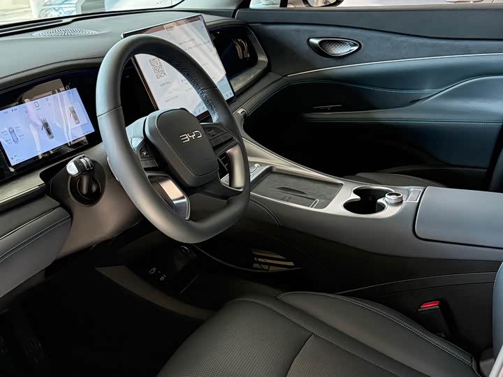 Фото 2 - BYD Sea Lion 07 DM-i Hybrid