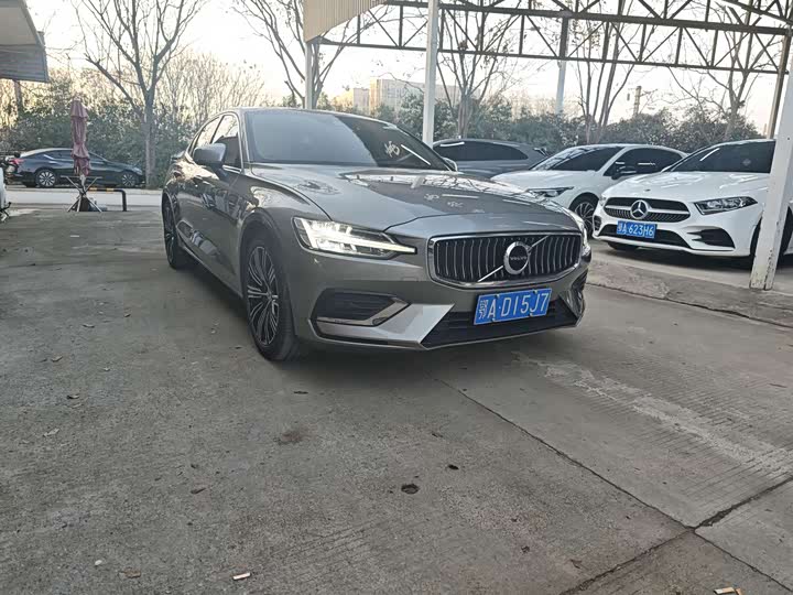 Фото 1 - Volvo S60