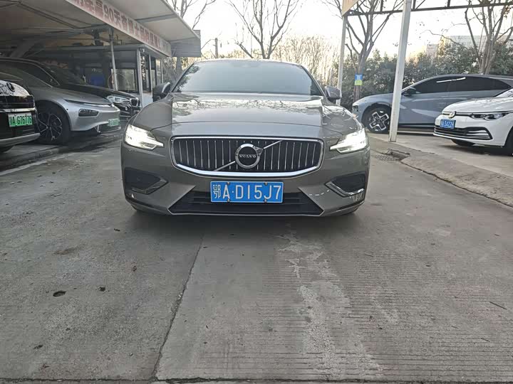 Фото 2 - Volvo S60