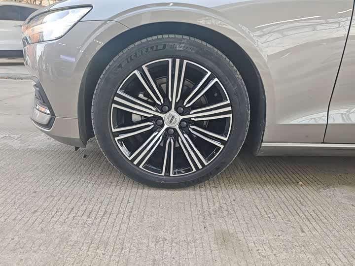 Фото 4 - Volvo S60