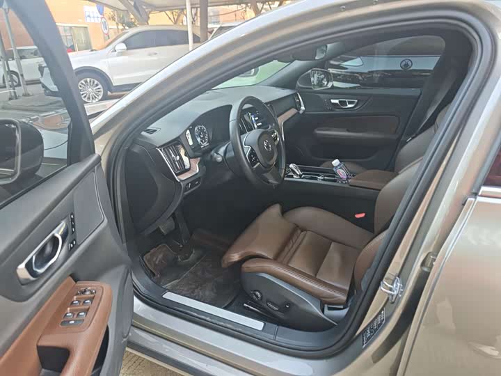 Фото 7 - Volvo S60