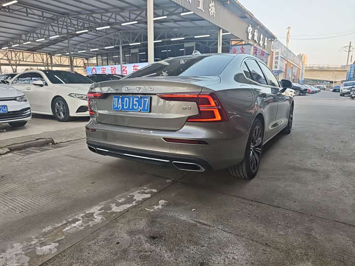 Фото 9 - Volvo S60