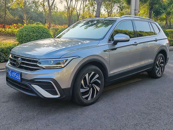 Фото 1 - Volkswagen Tiguan L Pro