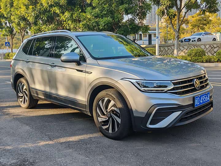 Фото 3 - Volkswagen Tiguan L Pro