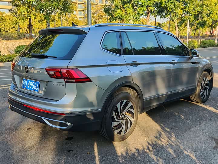 Фото 4 - Volkswagen Tiguan L Pro