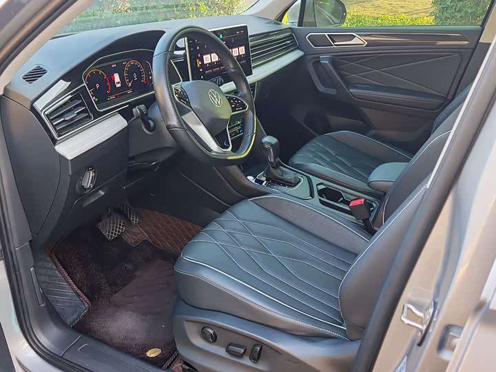 Фото 7 - Volkswagen Tiguan L Pro