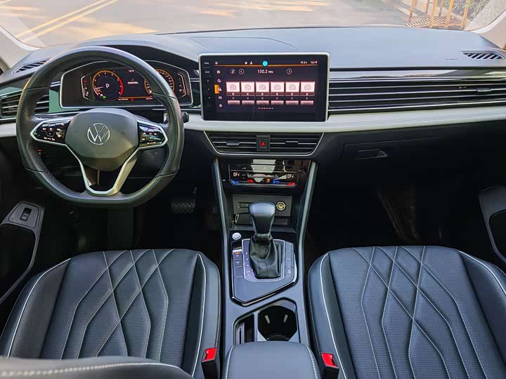 Фото 9 - Volkswagen Tiguan L Pro