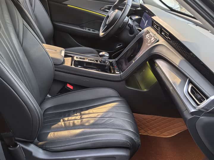 Фото 7 - Hongqi H5