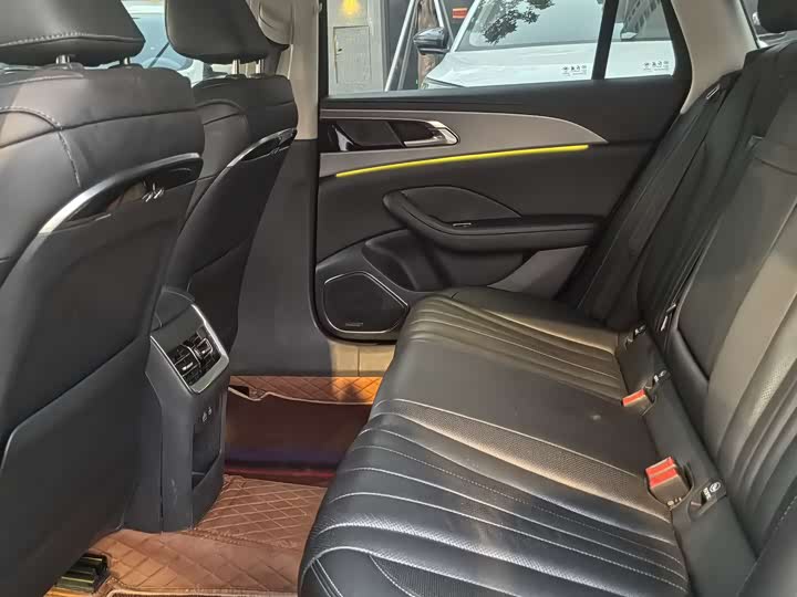 Фото 8 - Hongqi H5