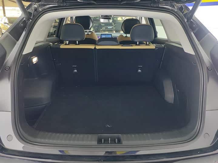 Фото 4 - Geely Atlas L