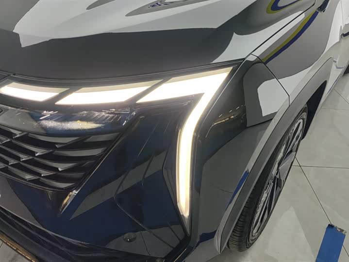 Фото 5 - Geely Atlas L