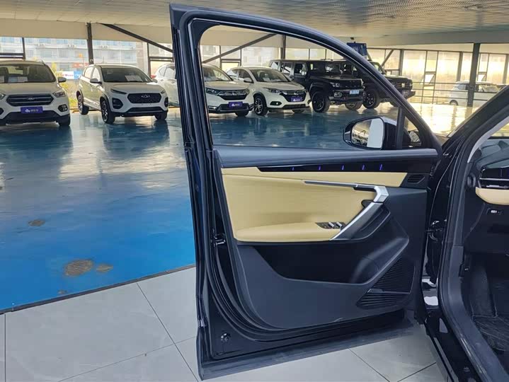 Фото 7 - Geely Atlas L