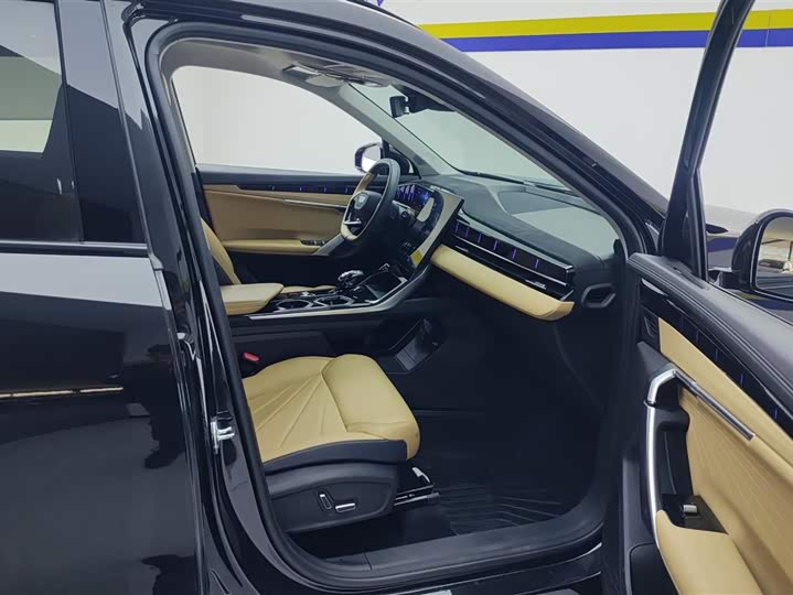 Фото 8 - Geely Atlas L