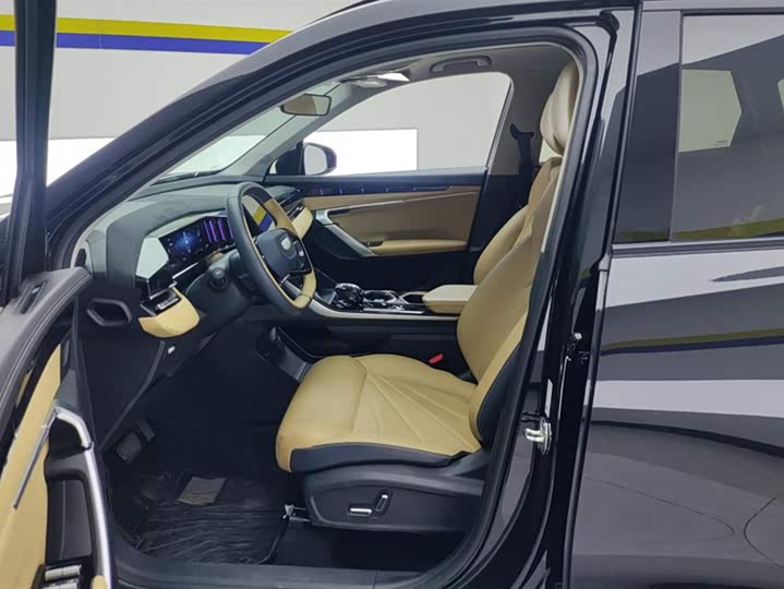 Фото 9 - Geely Atlas L