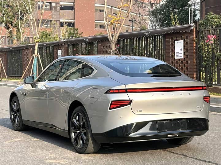 Фото 3 - XPeng P7