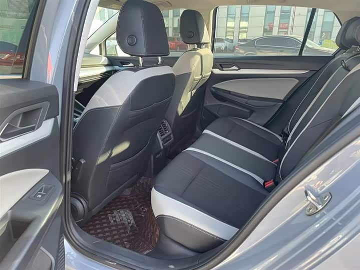 Фото 5 - Volkswagen Golf