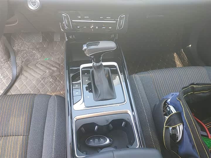 Фото 7 - Bestune B70