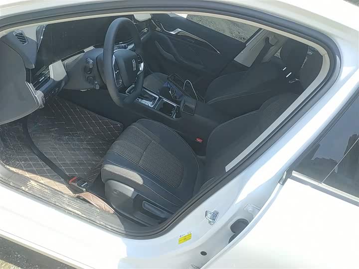 Фото 8 - Bestune B70