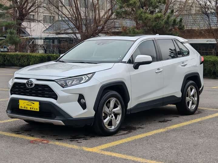 Фото 1 - Toyota RAV4