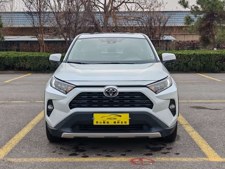 Фото 2 - Toyota RAV4
