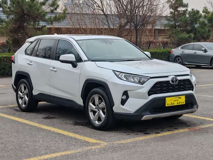 Фото 3 - Toyota RAV4