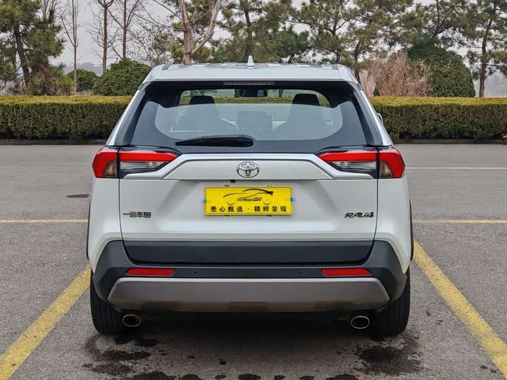 Фото 5 - Toyota RAV4